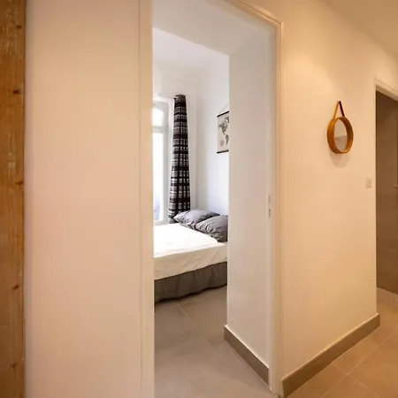06y1 - Beautiful Modern T2 With Terrace Juan-les-Pins
